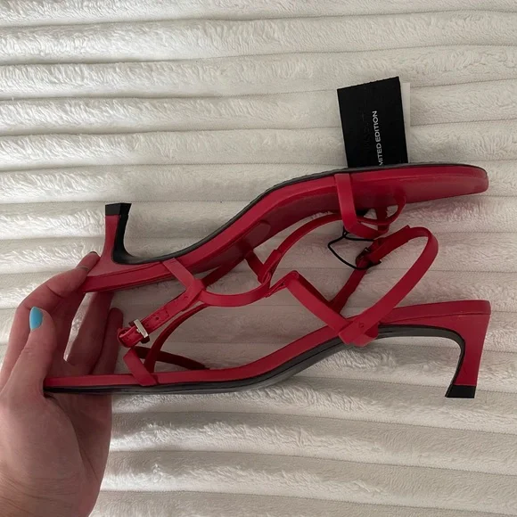 Massimo Dutti Limited Edition Red Leather Sandal - Picture 7 of 8